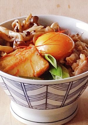少量豚肉と厚揚げのすき焼き丼★ランチ♡卵-レシピのメイン写真