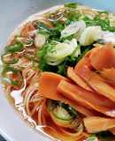 豚軟骨煮の煮汁で作る醤油ラーメン
