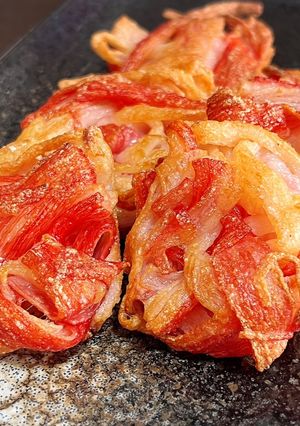お弁当の赤色おかず（カニカマ）-レシピのメイン写真