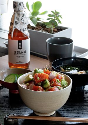燻製魚醤でスペシャルなアボカド鮭丼-レシピのメイン写真