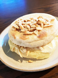 クリームチーズとクッキーを挟んだマフィン-レシピのメイン写真