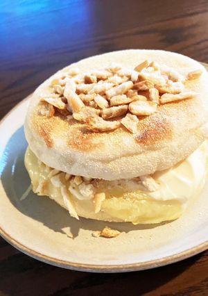 クリームチーズとクッキーを挟んだマフィン-レシピのメイン写真