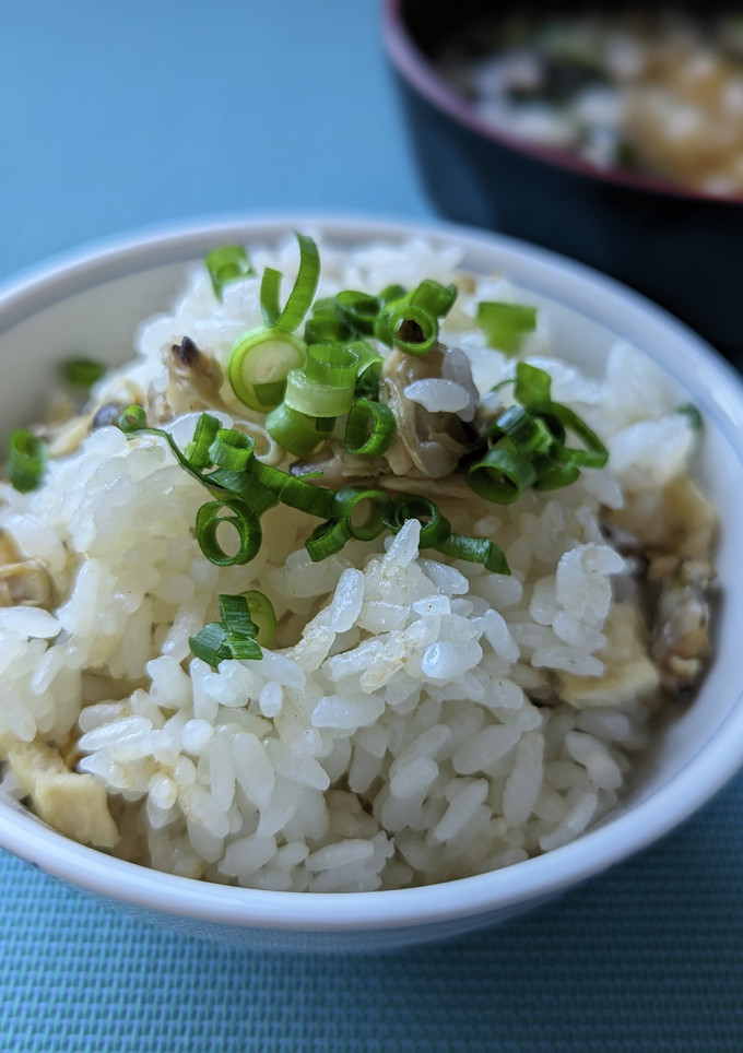 旨味たっぷり！あさりと油揚げの炊込みご飯-レシピのメイン写真
