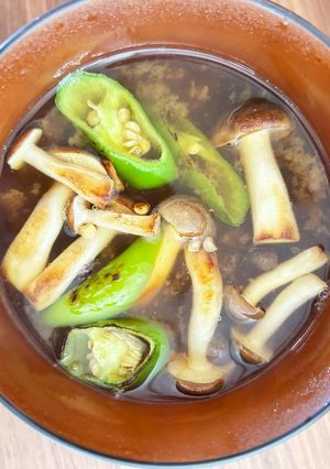 簡単☆焼きしめじと甘唐辛子の味噌汁-レシピのメイン写真