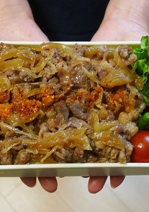 電子レンジで簡単★豚肉と玉ねぎの豚丼弁当-レシピのメイン写真