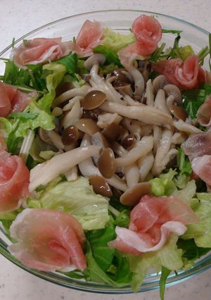 きのこと生ハムで豪華サラダ-レシピのメイン写真