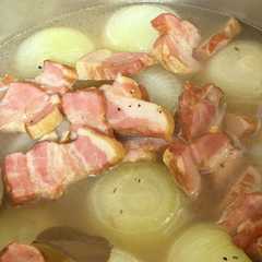 รูปของ ちょー簡単小玉ねぎとベーコンのコンソメ煮