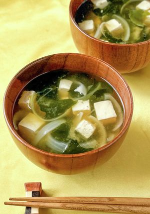 玉ねぎと豆腐とわかめの味噌汁-レシピのメイン写真