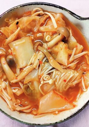 キャベツと しめじエノキの ピリ辛スープ-レシピのメイン写真