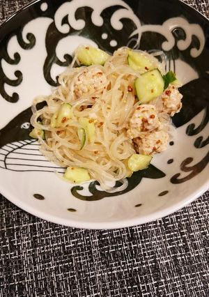鶏ひき肉団子の春雨サラダ-レシピのメイン写真