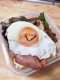 塩豚炙り&大きな目玉焼き!焼豚入り弁当-レシピのメイン写真