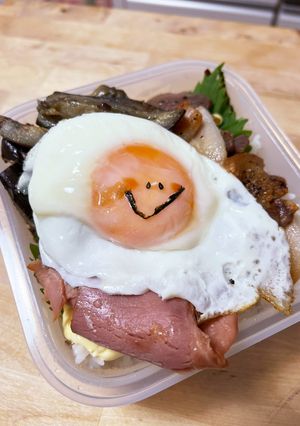 塩豚炙り&大きな目玉焼き！焼豚入り弁当-レシピのメイン写真