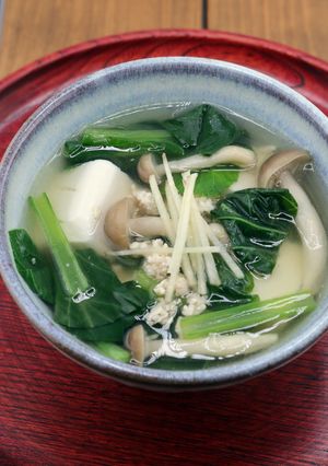 小松菜、豆腐、キノコの生姜スープ-レシピのメイン写真