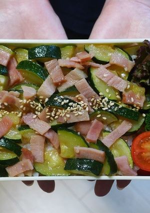 ズッキーニとベーコンのにんにく和え丼弁当-レシピのメイン写真