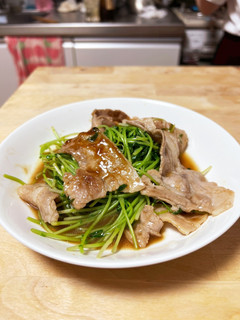 オイスターソースだけ!豚バラ肉の豆苗炒め-レシピのメイン写真