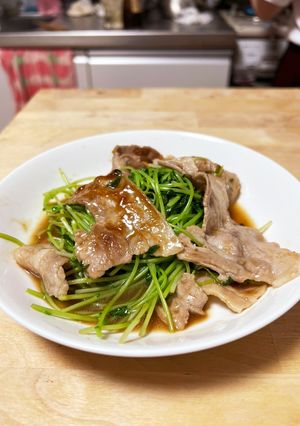 オイスターソースだけ！豚バラ肉の豆苗炒め-レシピのメイン写真