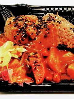 “肉じゃが赤飯おにぎりガリ紅生姜カレー”-レシピのメイン写真