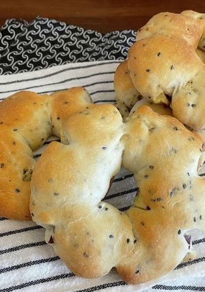 タピオカ湯種でごまおさつパン-レシピのメイン写真