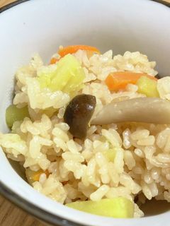 さつまいもとしめじの炊き込みご飯-レシピのメイン写真