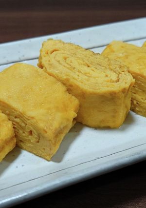 出汁じゅわ〜な、甘くない出汁巻き風卵焼き-レシピのメイン写真
