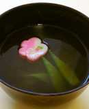 とろろ昆布ときぬさやの吸い物