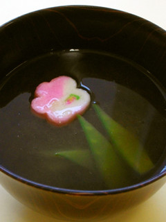 とろろ昆布ときぬさやの吸い物-レシピのメイン写真