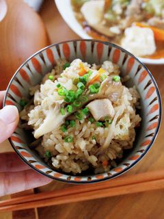秋の香り☆鶏むね肉と舞茸の炊き込みごはん-レシピのメイン写真