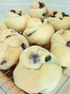 白い❁黒豆パン❁-レシピのメイン写真