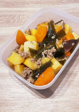 重ね煮で肉そぼろの野菜多めの肉じゃが-レシピのメイン写真