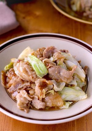 豚バラ肉とキャベツのガリバタ炒め-レシピのメイン写真