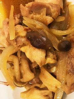 きのこと玉ねぎ鶏モモ肉のカレー味噌炒め-レシピのメイン写真