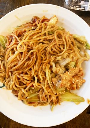 お一人様！市販の焼きそばに簡単トマト隠味-レシピのメイン写真