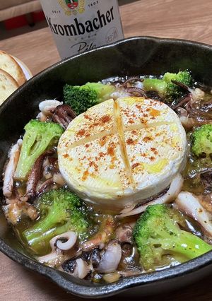 イカとカマンベールのスパイスアヒージョ-レシピのメイン写真