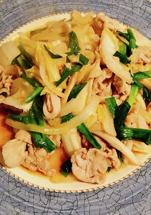 豚、玉ねぎ、白菜、ニラ、舞茸の辛味噌炒め-レシピのメイン写真