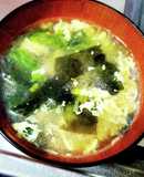 レタス青い部分で♫ワカメ卵スープ