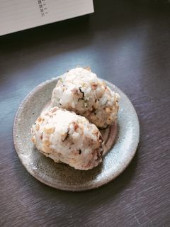 梅干し&鶏そぼろの揚げ玉おむすび-レシピのメイン写真