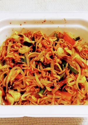 “乾しエビもやしキャベツカップ焼きそば”-レシピのメイン写真
