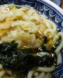 削りちくわ入りワカメきつねうどん