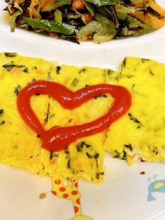【保育園給食】鶏挽肉とチーズと青菜の卵焼-レシピのメイン写真