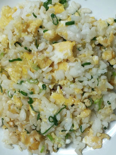 材料は卵、刻みネギと白飯だけでOKな炒飯-レシピのメイン写真
