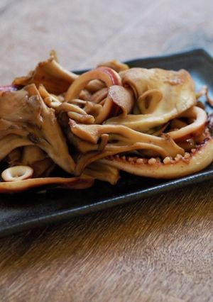 簡単！まいたけと茹でいかのバタポン炒め-レシピのメイン写真