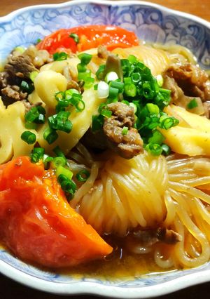 牛肉、竹輪麩、白滝、トマトの煮物発酵玉葱-レシピのメイン写真