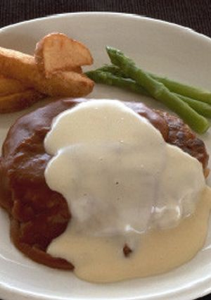 ハンバーグ２色のソースかけ-レシピのメイン写真