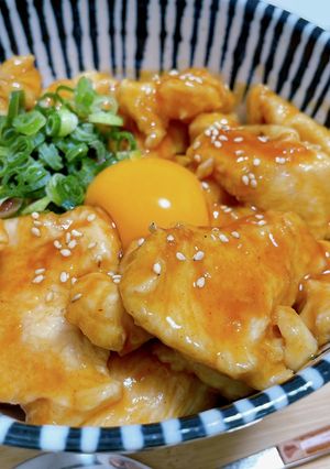 ぷりぷり鶏むねユッケ丼-レシピのメイン写真