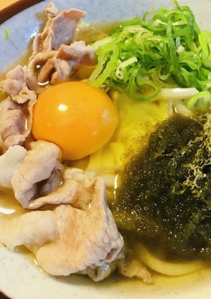 市販出汁活用●月見とろろ肉うどん-レシピのメイン写真