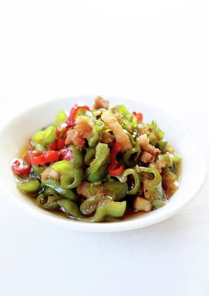 ご飯に合う【ピーマンとベーコンのきんぴら-レシピのメイン写真