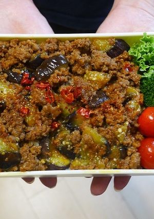 レンジで簡単★なすとひき肉のピリ辛丼弁当-レシピのメイン写真