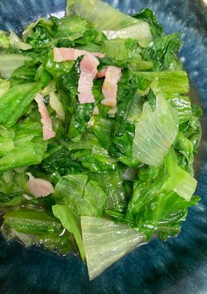 レタス外葉とベーコンの炒め物-レシピのメイン写真