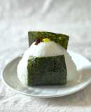 あさりの佃煮と沢庵の二刀流おにぎり