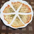 パリパリチーズ 材料1つピザ用チーズだけ